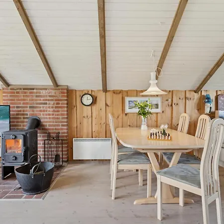 Bernadine - 400m From The Sea By Interhome